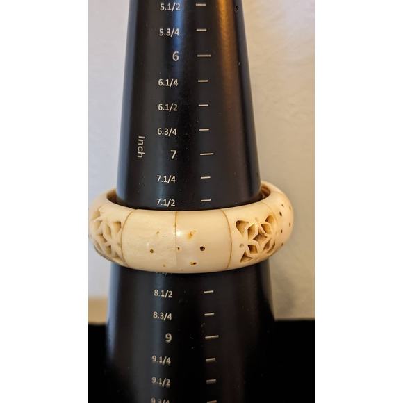 Vintage 50s Art Deco Cream Carved Bone Chunky 8" Bangle Bracelet - Picture 8 of 10